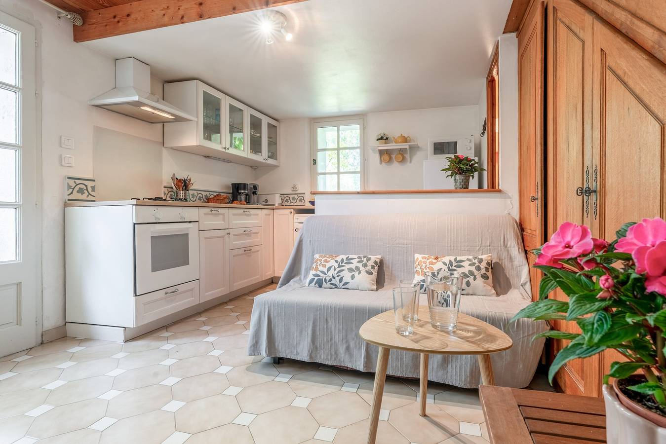 Appartement entier, Appartement 'La Tonnelle' avec terrasse privée, Wi-Fi et climatisation in L'Isle-sur-la-Sorgue, Vaucluse