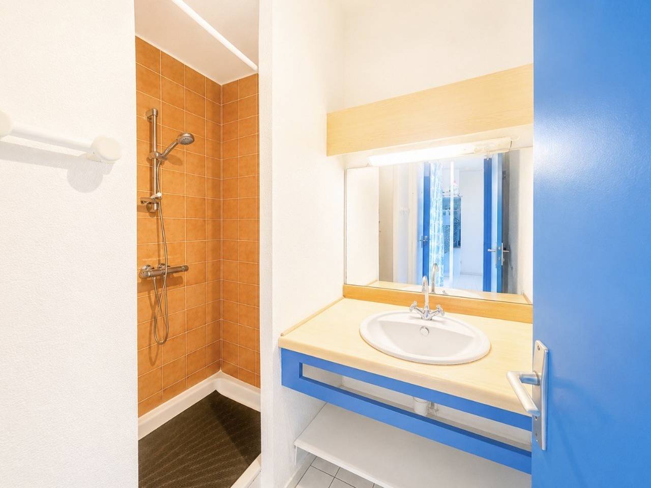 Appartement entier, Studio cabine avec climatisation et parking, proche plages in Sète, Côte méditerranéenne (France)