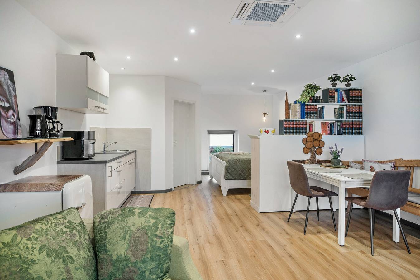 Entire studio, Studio Apartment 'Eifel Magic' with Shared Terrace, Wi-Fi and Air Conditioning in Bernkastel-Kues region