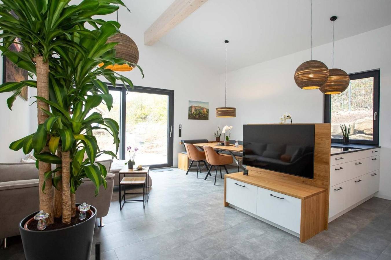 Ganze Wohnung, Apartment 'Omas Rhön-Garten' mit Bergblick, gemeinsamer Terrasse und Wlan in Poppenhausen, Rhön-Hessen