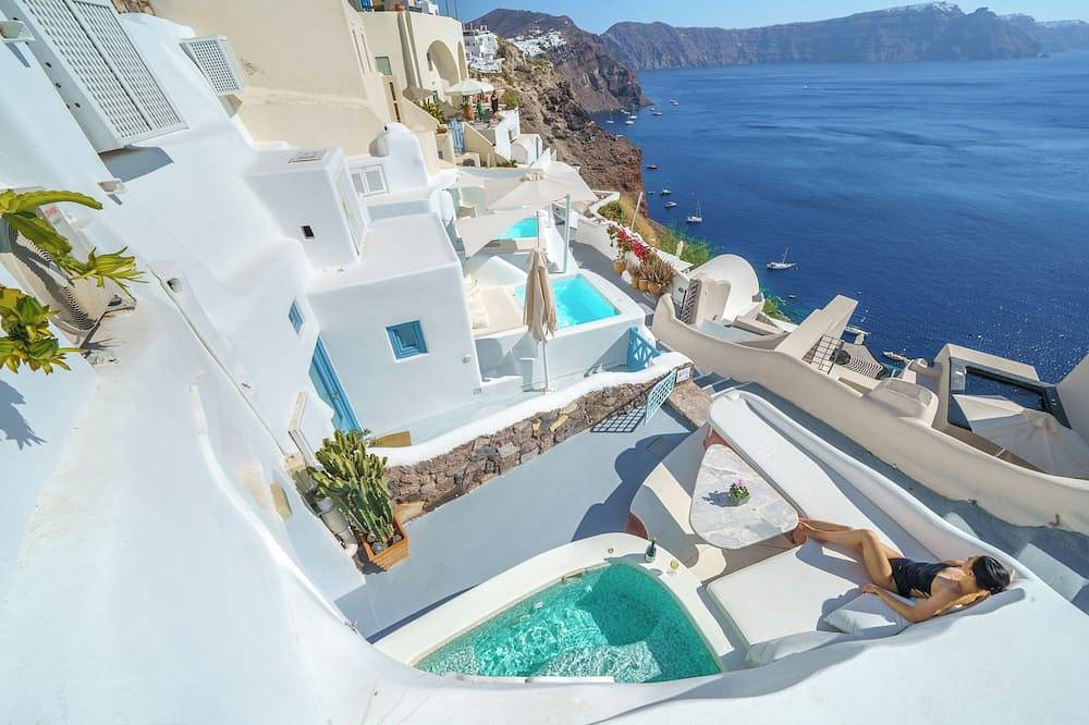 Santoriniparadise: Paradise cave house, indoor winery & outdoor hot tub, Caldera in Ormos Ammoudiou, Oia