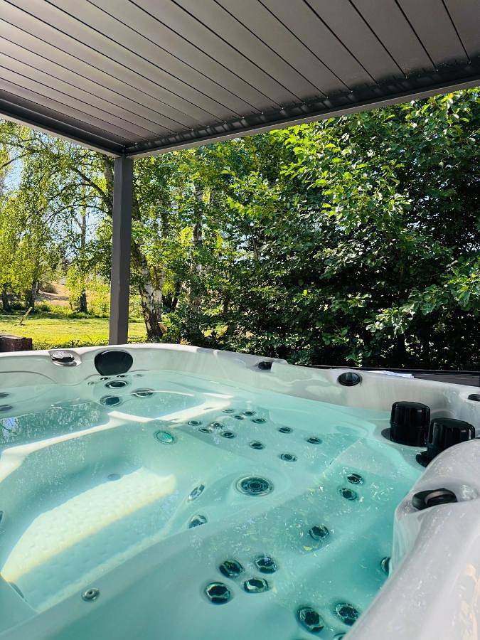 Gîte pour 2 personnes, avec Jacuzzi et Terrasse ainsi que Jardin et Vue à Baerenthal