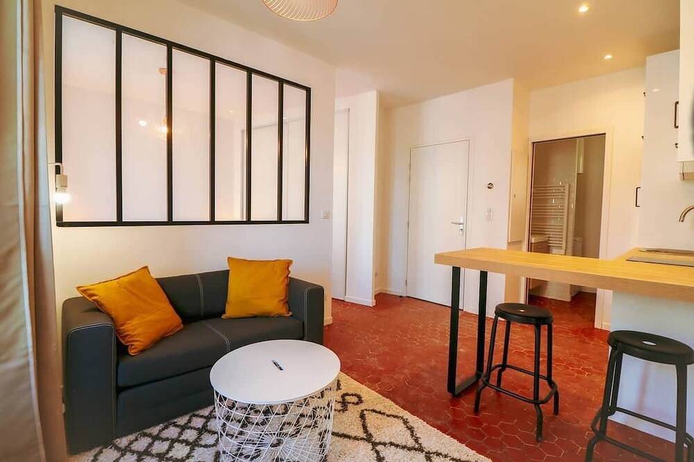 Appartement entier, Moderne et confortable, deux-pièces avec balcon in Manosque, Parc naturel régional du Luberon