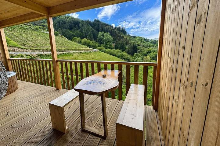 Cabane en bois pour 3 personnes, avec jacuzzi ainsi que balcon et jardin - 1