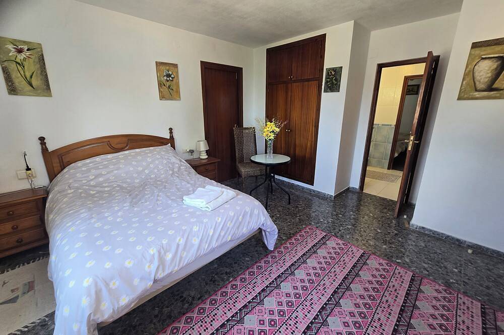 Large villa with a beautiful view of the sea. Very private and close to the beach in Benajarafe, Vélez-Málaga