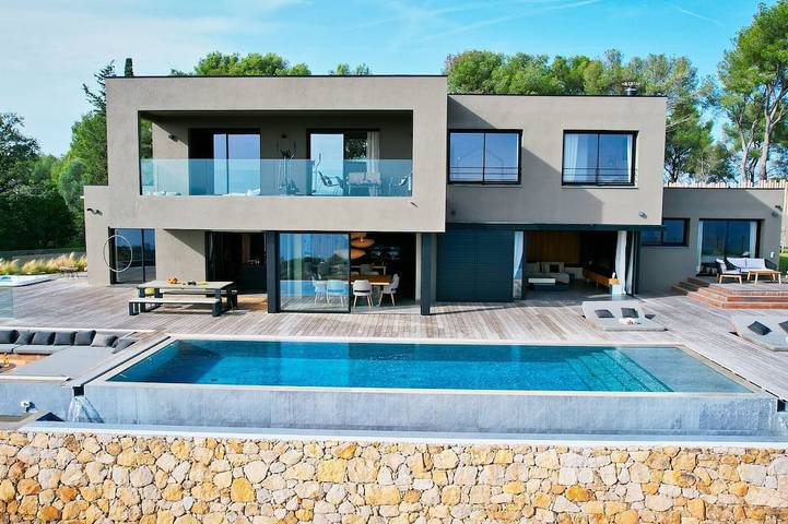 Location de vacances pour 10 personnes, avec jacuzzi ainsi que jardin et balcon dans Plage Coupereau