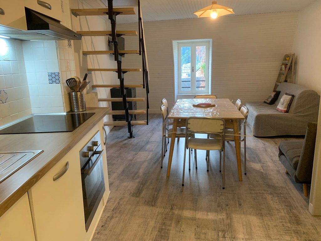 Duplex 4/6 personnes, avec Wifi - proche du centre in La Bourboule, Parc naturel régional des Volcans d'Auvergne