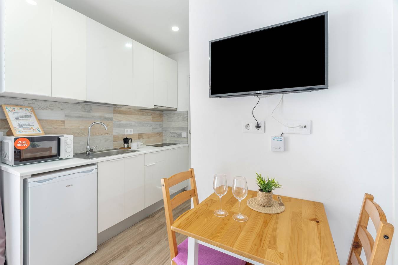 Hel studio-lejlighed, Vacation Studio 'Centrico Con Terraza Privada' with Mountain View, Balcony and Wi-Fi in Arona, Tenerife syd
