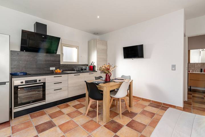 Gîte pour 4 personnes, avec terrasse et piscine ainsi que jacuzzi et jardin à Santa-Reparata-di-Balagna - 2