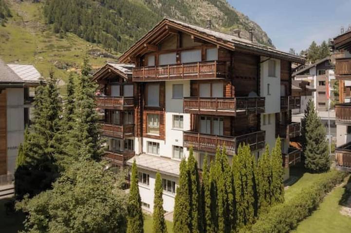 Vacation rental for 6 people, with Hot tub and Terrace as well as Yard and Sauna in Zermatt