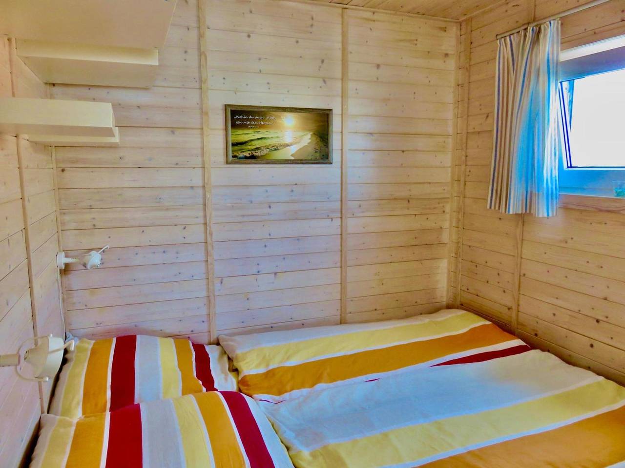 House Boat 'Lilla Lina' with Sea View, Private Terrace and Wi-Fi in Wschodnia Fehmarn, Burgtiefe Südstrand