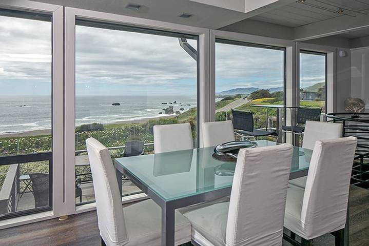 Vacation rental for 7 people, with hot tub and sauna as well as yard in North Coast