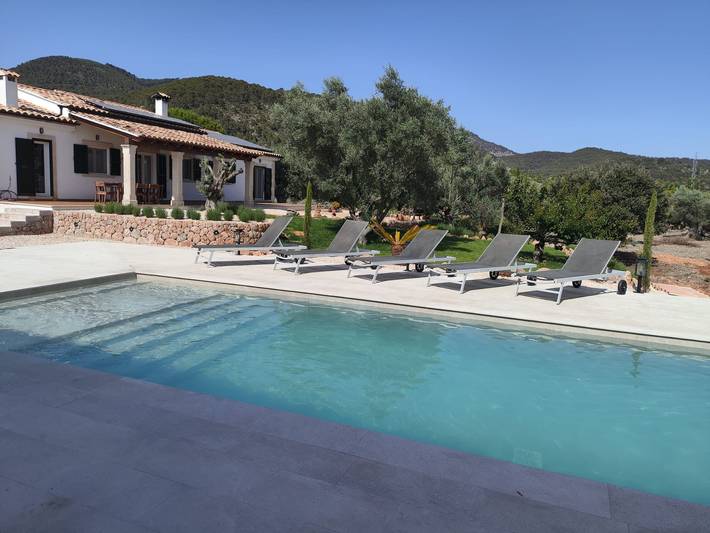 Casa de vacaciones para 8 personas, con Terraza y Jardín en Buñola