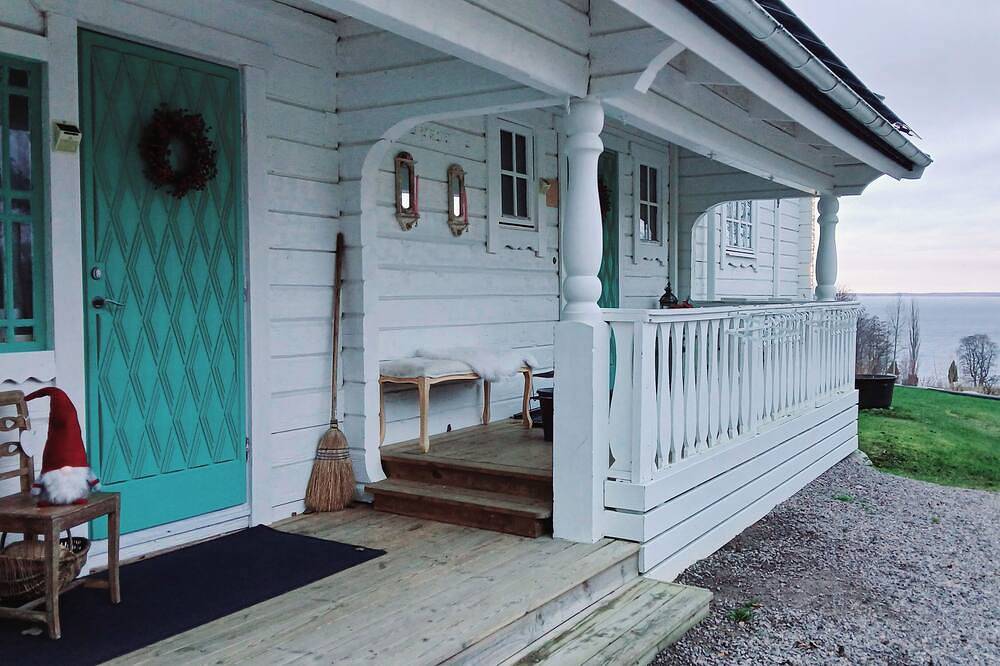 Romantic Lakeview Guesthouse in Swedish Nature in Finnerödja distrikt, Laxa
