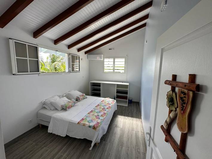 Gîte pour 2 personnes, avec piscine et balcon ainsi que vue et jardin à Petit-Canal - 3