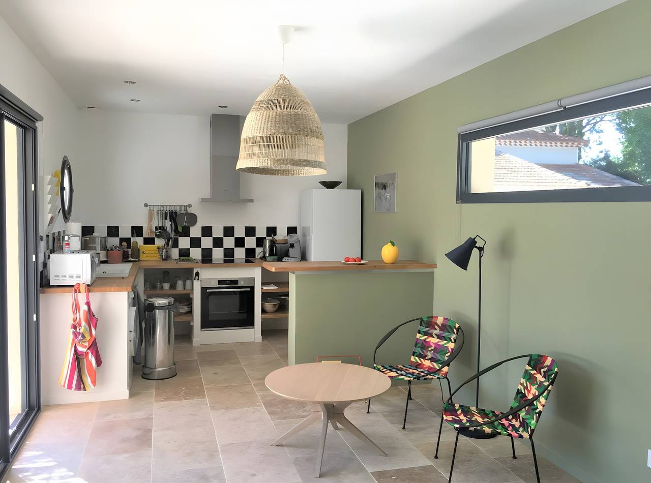 Ganzes Studio, Gîte „La Cigale Bleue“ mit privatem Pool, Wlan und Klimaanlage in Saint-Rémy-de-Provence, Arles und Umgebung