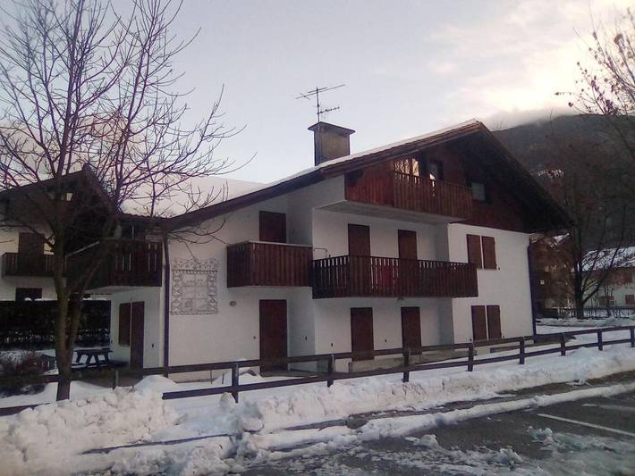 Appartamento per 6 persone, con giardino e panorama, adatto a famiglie con bambini a Pinzolo