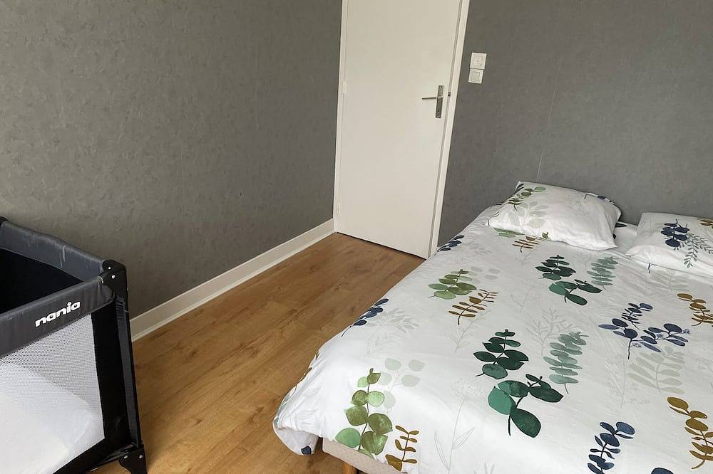 Appartement entier, F3 avec terrasse et parking sécurisé in Châteaugay, Parc naturel régional des Volcans d'Auvergne