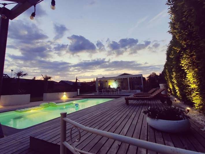 Ferienwohnung für 2 Personen, mit Balkon und Whirlpool sowie Terrasse und Garten
