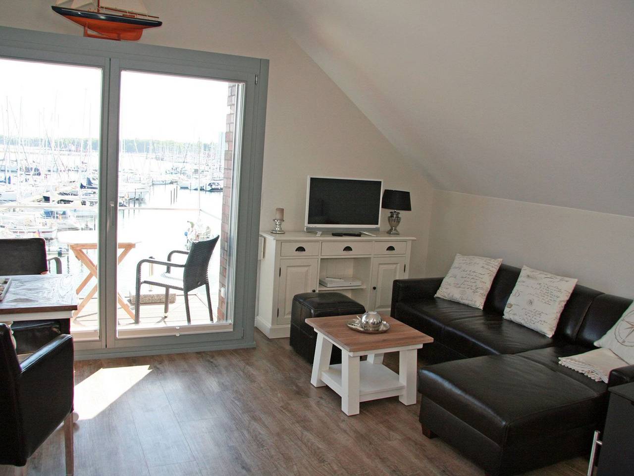 Ganze Ferienwohnung, Yachthafenblick in Steinwarder, Heiligenhafen