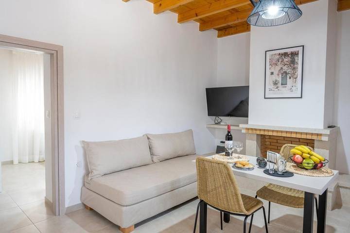 Gîte pour 3 personnes, avec jardin dans Palekastron - 4