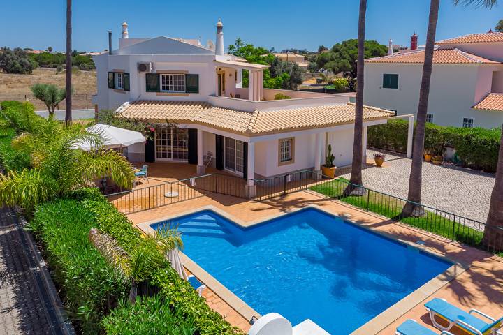 Villa für 8 Personen, mit Garten und Balkon - 1