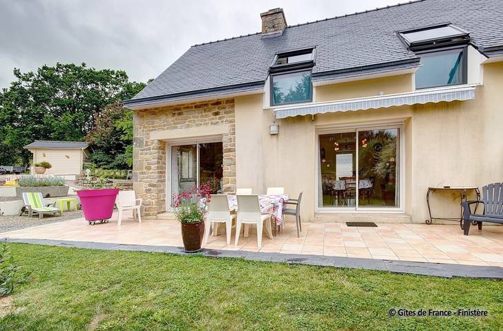 Gîte für 5 Personen, mit Terrasse und Garten in Pleuven