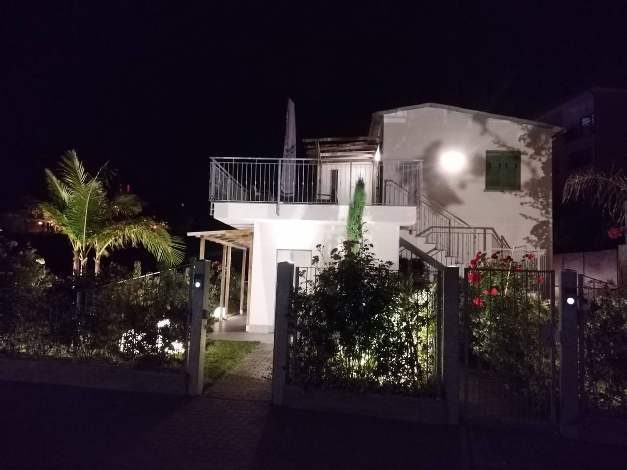 Ganze Ferienwohnung, Villa Cecilia Sunset - Appartamento in villa vista mare con piscina privata e aria condizionata in Cipressa, Riviera di Ponente