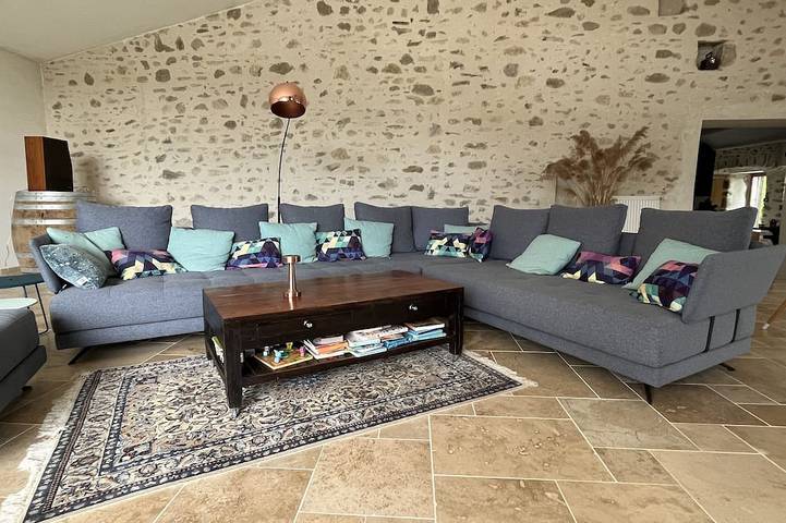 Location de vacances pour 10 personnes, avec jardin et terrasse à Charols - 2