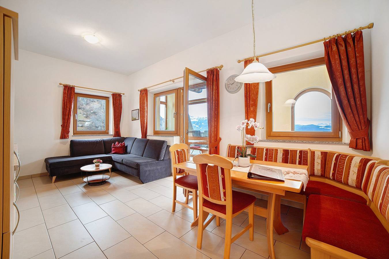 Ganze Wohnung, Ferienwohnung 'Storchennest' mit Bergblick, Gemeinschaftsgarten und Wlan in Algund, Texelgruppe