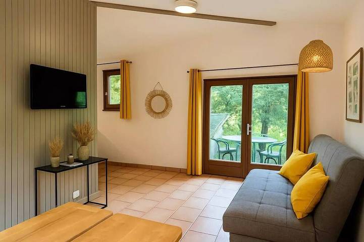 Location de vacances pour 4 personnes, avec piscine à Brassac (Tarn)