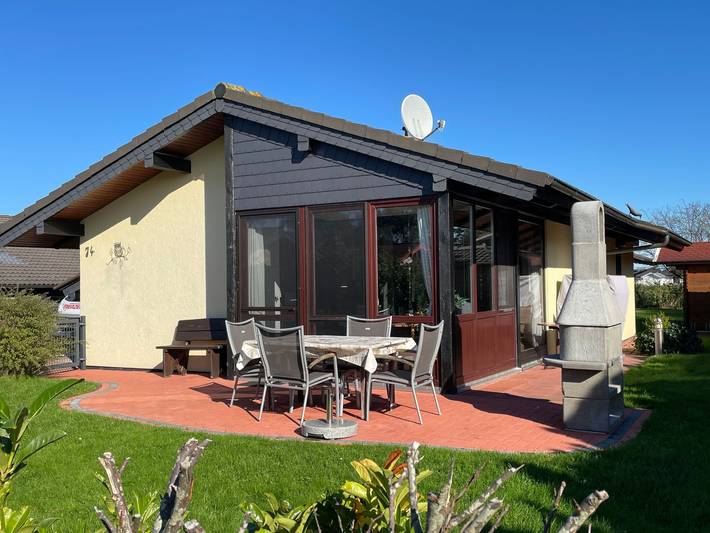 Ferienhaus für 4 Personen, mit Terrasse und Garten sowie Seeblick