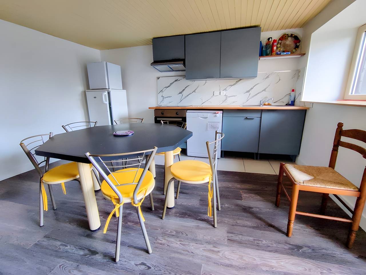 Holiday Home "Maison 6 à 10 personnes" with Private Pool, Terrace and Wi-Fi in Sainte-Croix (Aveyron), Quercy