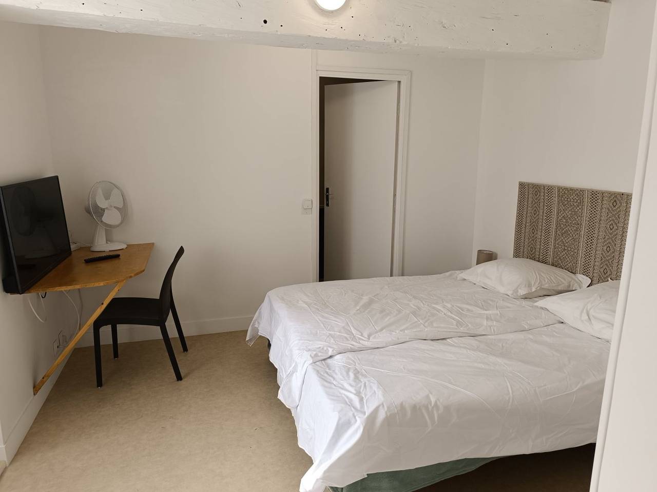 Gîte de l'Ange Blanc, 28 personnes in Lignières, Saint-Amand-Montrond