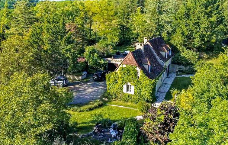 Gîte pour 6 personnes, avec piscine et jardin à Soucirac