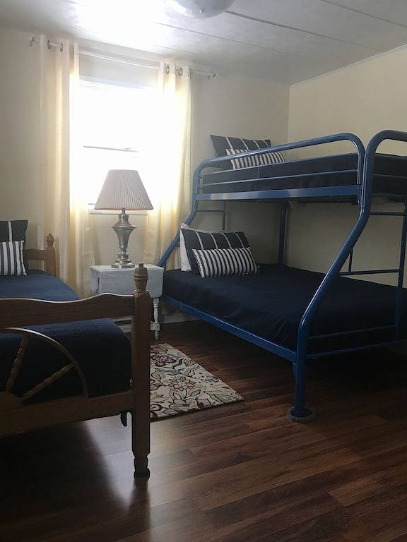 Glamping for 7 people, with yard in Michigan