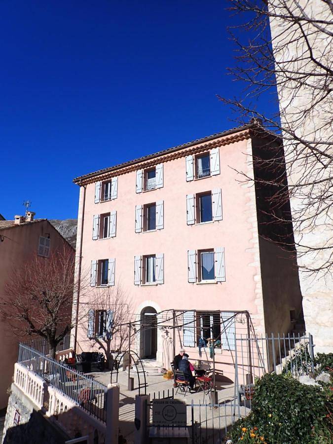 Gîte pour 3 personnes, avec terrasse et vue à Coursegoules - 2