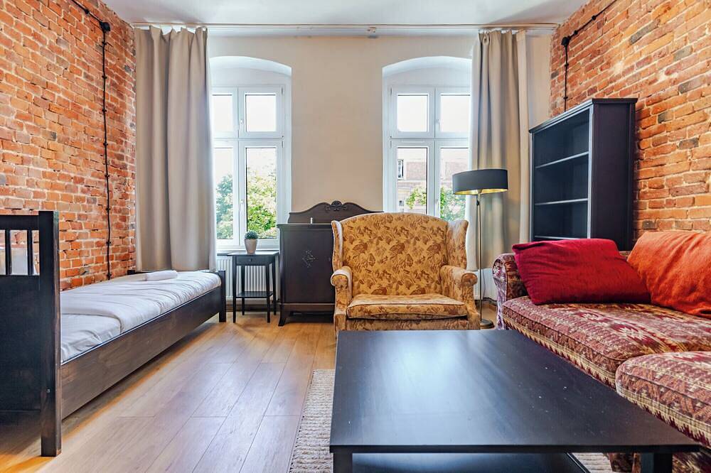Geheel appartement, Gliwice Industrial Brick Style Apartment in Gliwice, Silezië