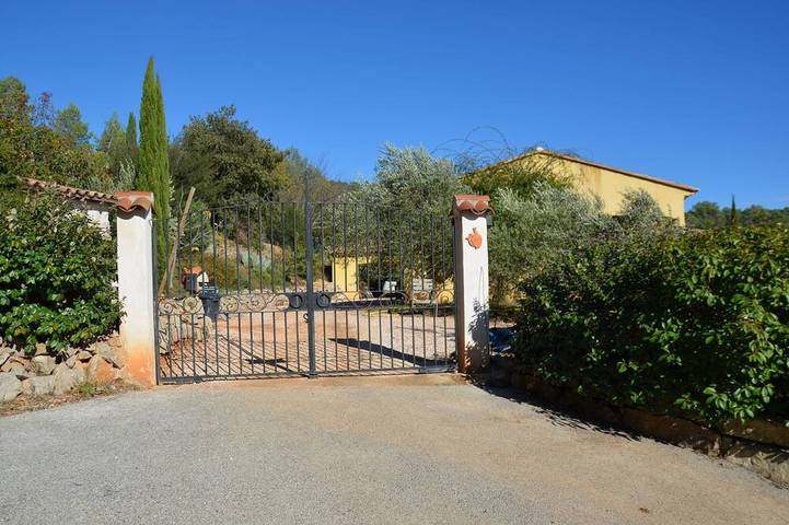 Location de vacances pour 9 personnes, avec Balcon et Jardin à Cabasse