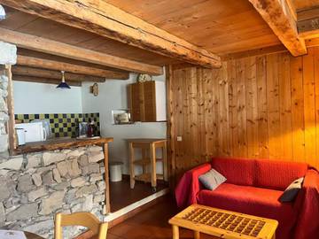 Gîte pour 4 personnes, avec jardin ainsi que vue et sauna, animaux acceptés à La Pesse