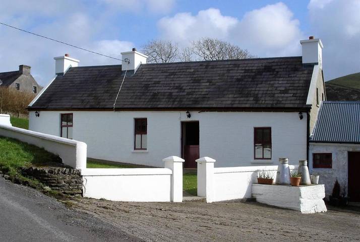Holiday rental for 9 people, with view and garden in Dingle Peninsula