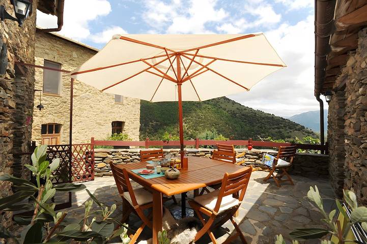 Location de vacances pour 2 personnes, avec jardin à Jujols