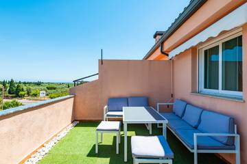 Gîte pour 8 personnes, avec balcon, animaux acceptés à Cabanes