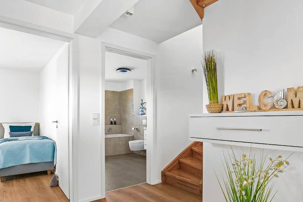 Ganze Wohnung, Hafen Loft - Infrarot-Sauna, Balkon, Strandkorb, Wasserblick, E-Auto Ladestation in Olpenitz, Kappeln