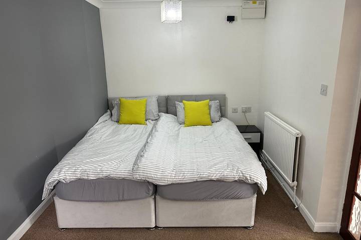 Apartamento vacacional entero, Apartamento de vacaciones para 3 personas con jardín in Luton, Chiltern Hills