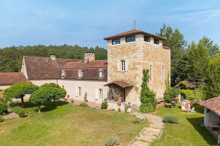 Location de vacances pour 4 personnes, avec jardin et piscine à Château-l'Évêque