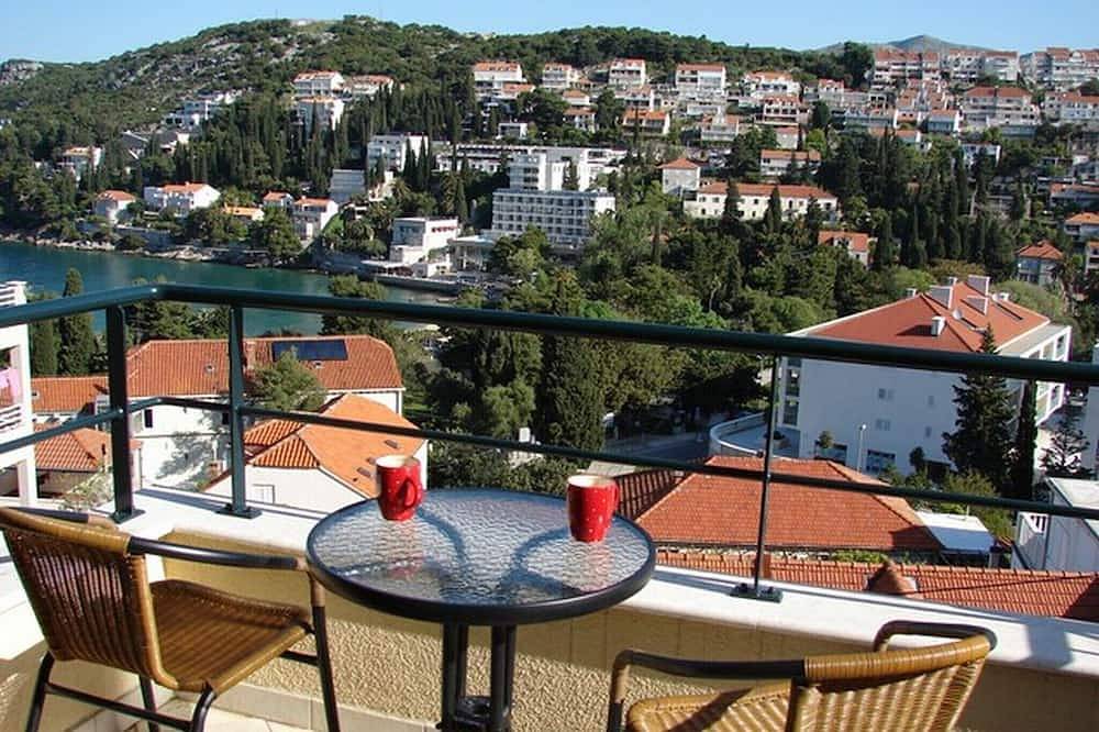 Entire apartment, Studio apartment Julia with balcony in Lapad in Dubrovnik, Grad Dubrovnik