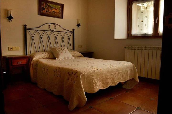 Gîte pour 8 personnes, avec jardin, animaux acceptés à Erro - 3