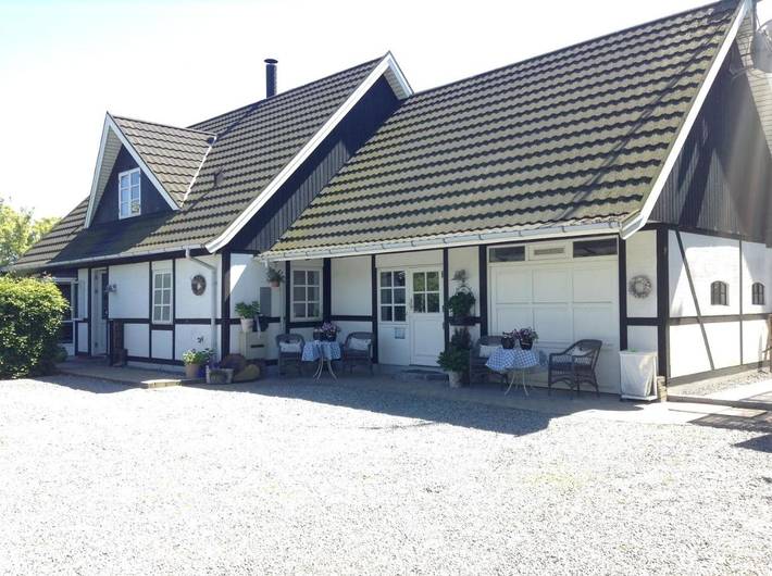 Ferienwohnung für 3 Personen, mit Terrasse und Garten in Køge