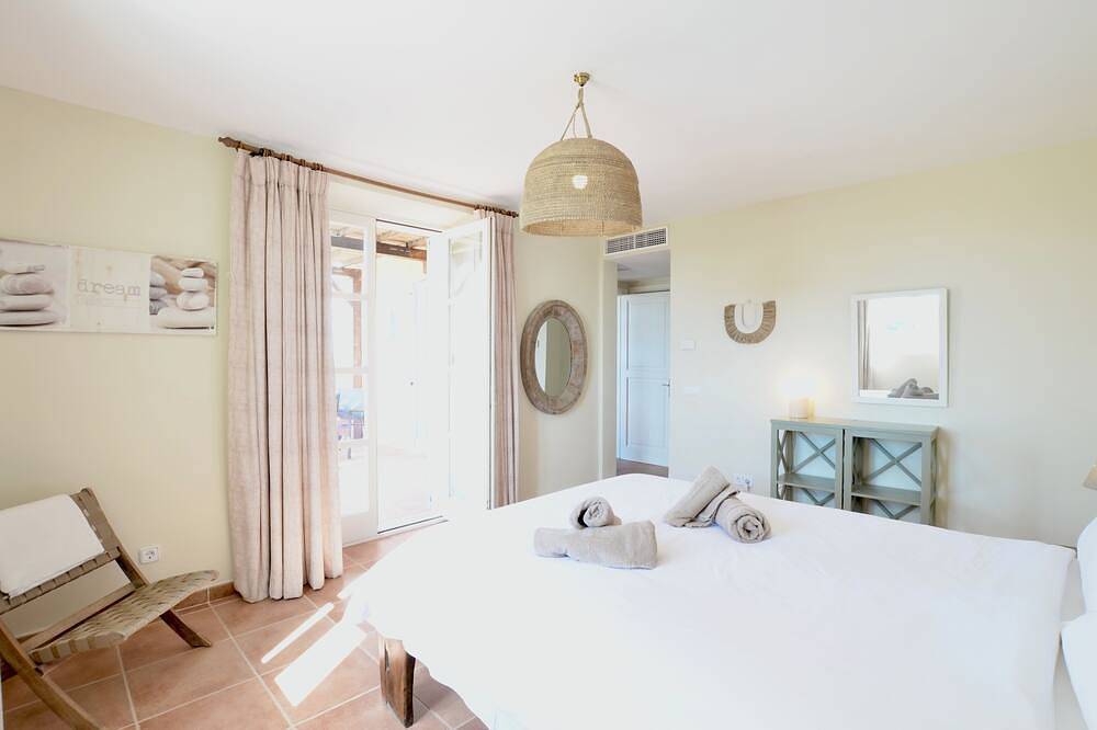 Finca Los Almendros near Santanyi with private pool, wifi and air conditioning in Santanyí, South Majorca